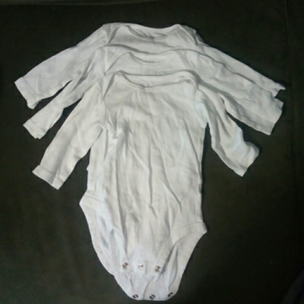 Bundle of 3 onesies